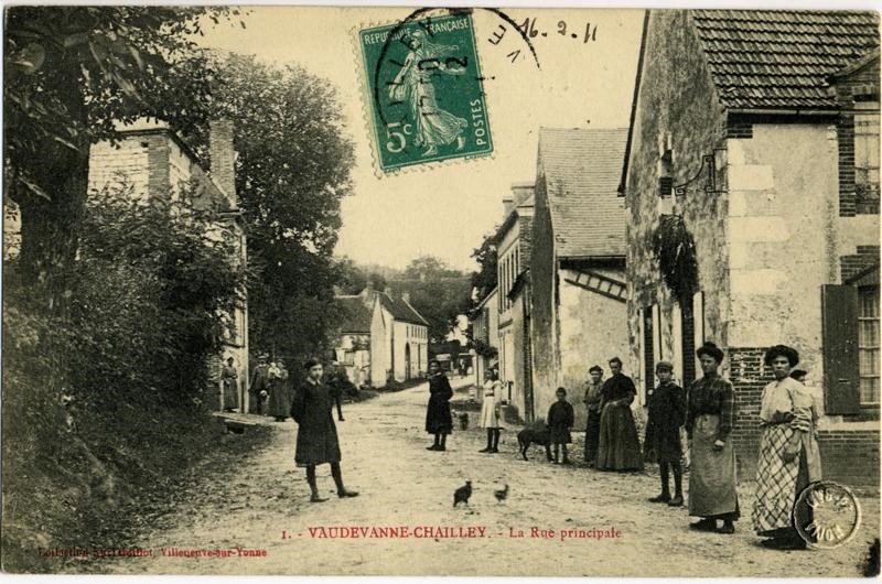 1. - VAUDEVANNE-CHAILLEY. - La Rue Principale