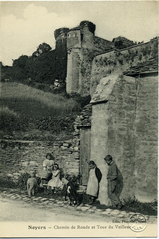 Noyers - Chemin de Ronde et Tour du Veilleur