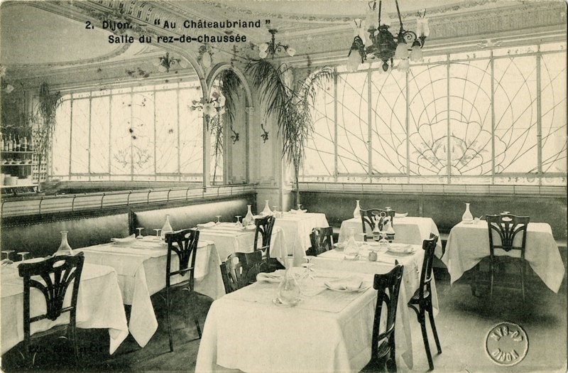 2. Dijon. - "Au chateaubirand" Salle du rez-de-chaussée