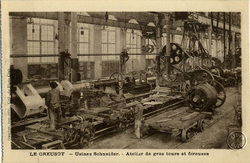 LE CREUSOT - Usines Schneider - Atelier de gros tours et foreuses
