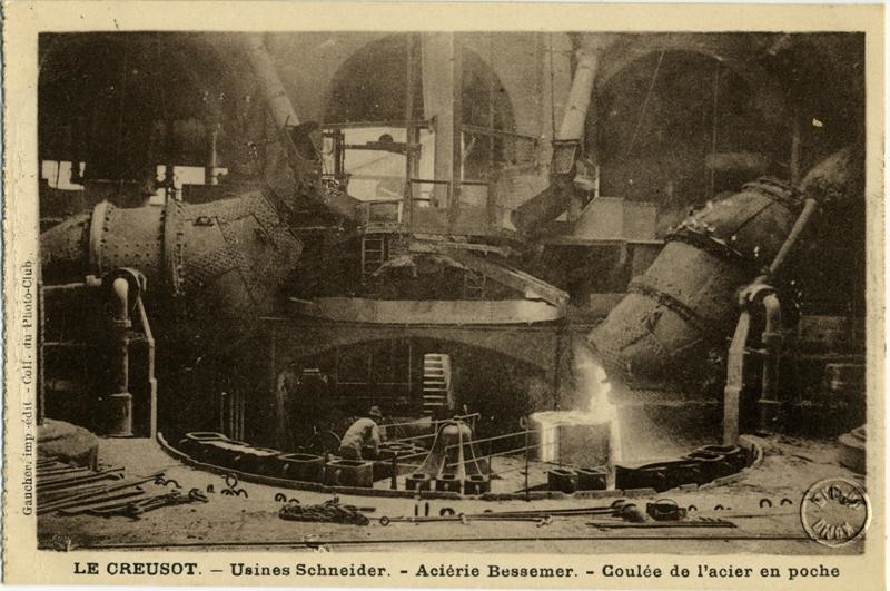 LE CREUSOT - Usines Schneider - Aciérie Bessemer. - Coulée de l'acier en poche