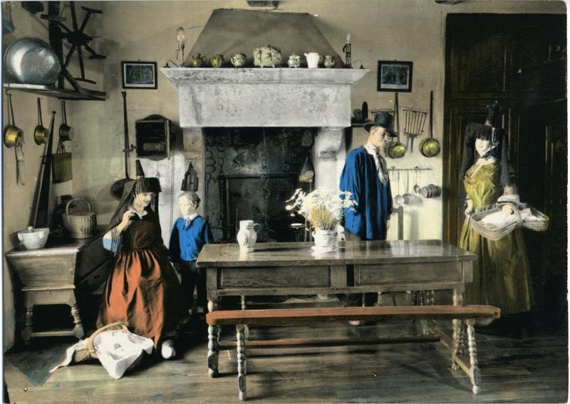 TOURNUS (S.-et-L.) / Musée Bourguignon / Perrin de Puycousin / 1004 - Intérieur bressan