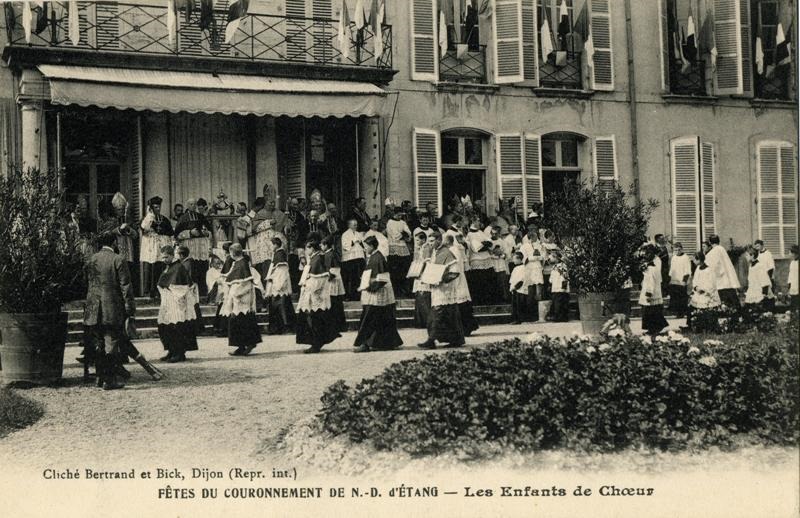 FETES DU COURONNEMENT DE N.-D.d'ETANG -Les Enfants de Choeur