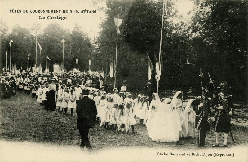 FETES DU COURONNEMENT DE N.-D.d'ETANG - Le Cortège