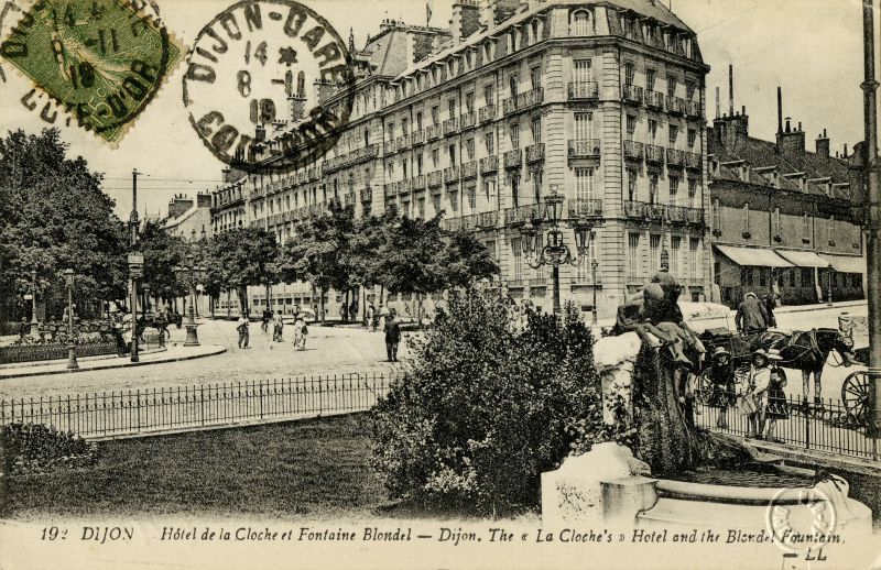 19 DIJON.Hôtel de la Cloche et Fontaine Blondat-Dijon.The "La Cloche's" Hotel and the Blondat Fountain