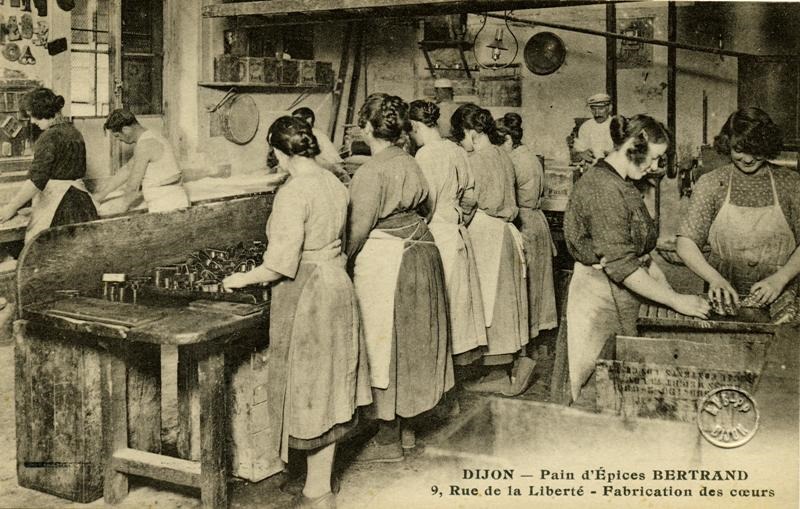 DIJON-Pain d'Epices BERTRAND/9,Rue de la Liberté-Fabrication des coeurs