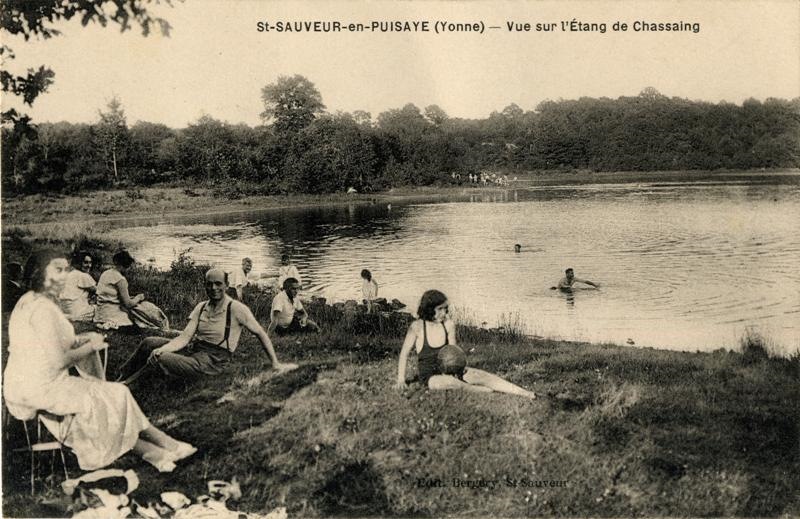St-SAUVEUR-en-PUISAYE (Yonne)-Vue sur l'Etang de Chassaing