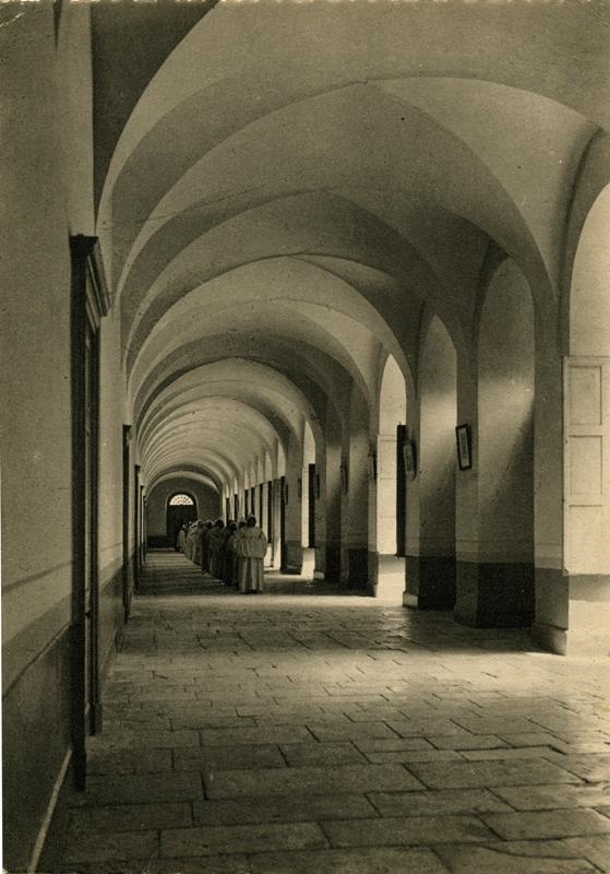 ABBAYE DE N.-D.DE CITEAUX,par Nuits-Saint-Georges (Côte-d'Or)/Le Cloître