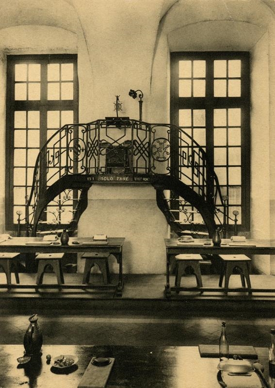 ABBAYE DE N.-D.DE CITEAUX,par Nuits-Saint-Georges (Côte-d'Or)/Le Réfectoire-La Chaire du lecteur/(fer forgé-oeuvre d'un Frère)