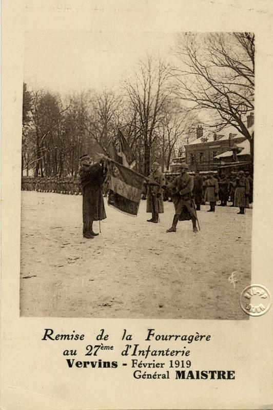 Remise de la fourragère sur le drapeau du 27e Régiment d'Infanterie