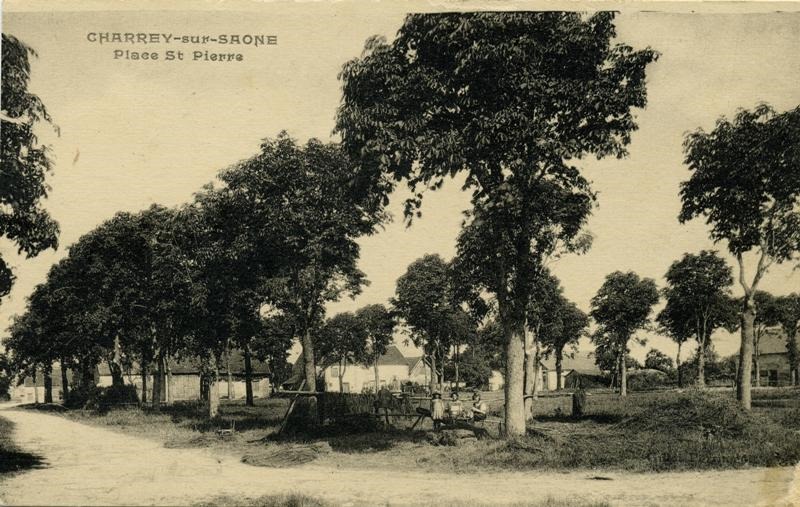 CHARREY-sur-SAONE / Place St Pierre