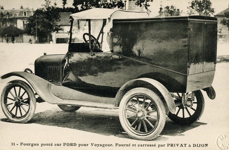 21 - Fourgon ponté sur FORD pour Voyageur Fourni et carrossé par PRIVAT à DIJON