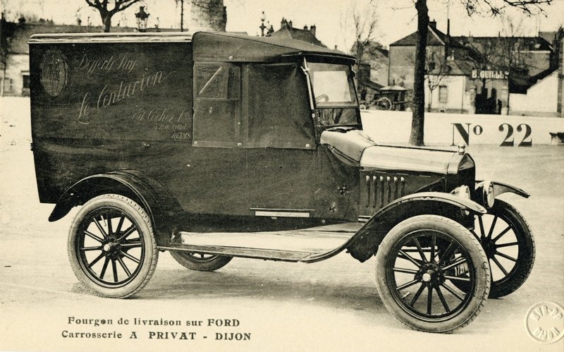 N° 22 // Fourgon de livraison sur FORD / Carrosserie A. PRIVAT - DIJON