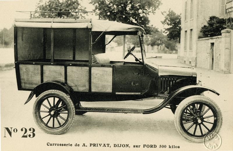 N° 23 / Carrosserie de A. PRIVAT, DIJON, sur FORD 500 kilos