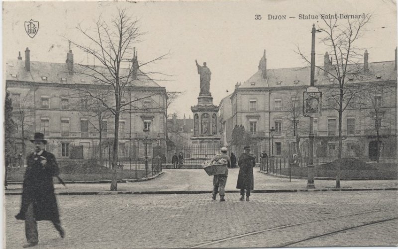 35 DIJON - Statue de Saint-Bernard