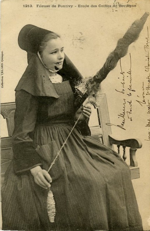 1213. Fileuse de Pontivy - Etude des Coiffes de Bretagne