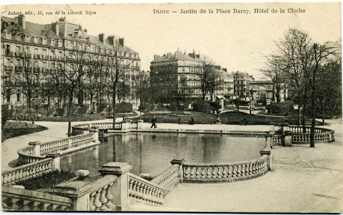 DIJON - Jardin de la Place Darcy, Hôtel de la Cloche