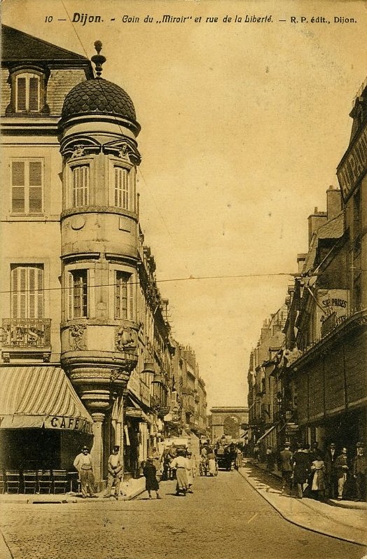 10 - Dijon. - Coin du Miroir et rue de la Liberté