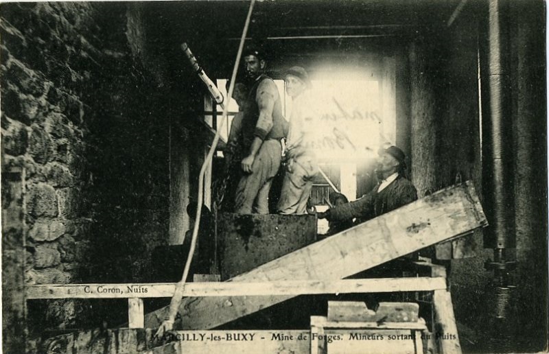 MARCILLY-les-BUXY - Mine de Forges. Mineurs sortant du Puits