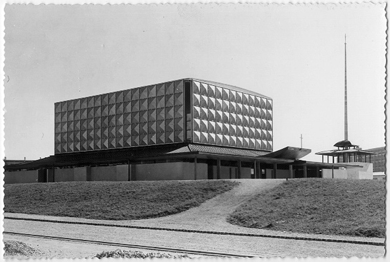 Eglise SAINTE-BERNADETTE-DIJON / Architecte : J.BELMONT, Paris // Editions B.L. - Dijon / (...)
