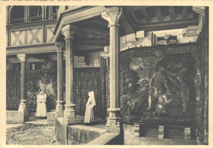 HOTEL-DIEU DE BEAUNE / (Côte-d'Or) / 6. Partie du Cloître. - Tapisseries exposées / (le jeudi qui suit celui de la Fête-Dieu) /