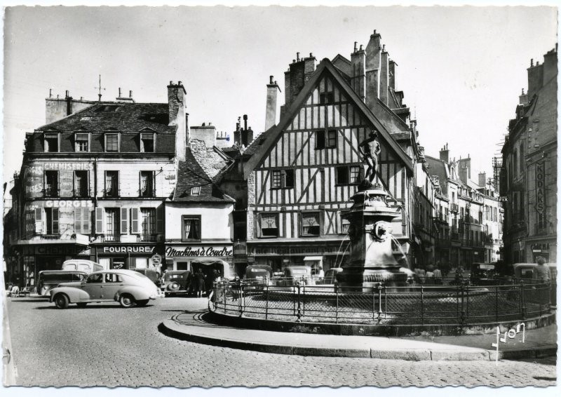 DIJON (Côte-d'Or) / Rue des Forges. Place F. Rude