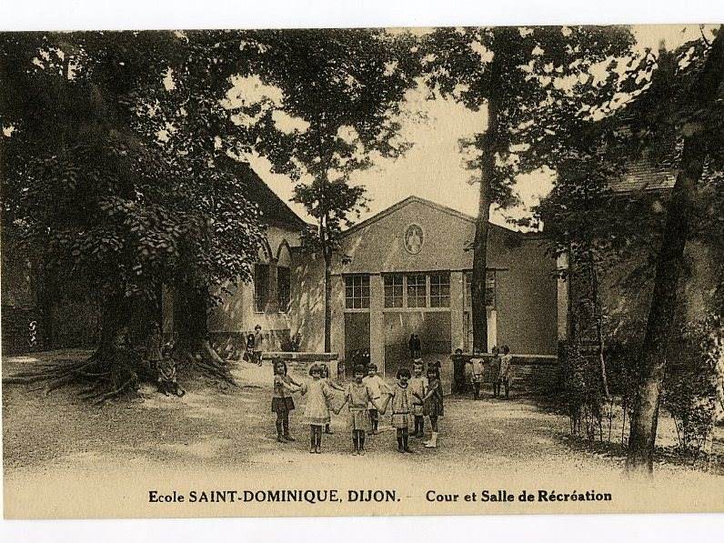 Ecole  SAINT-DOMINIQUE, DIJON - Cour et Salle de Récréation