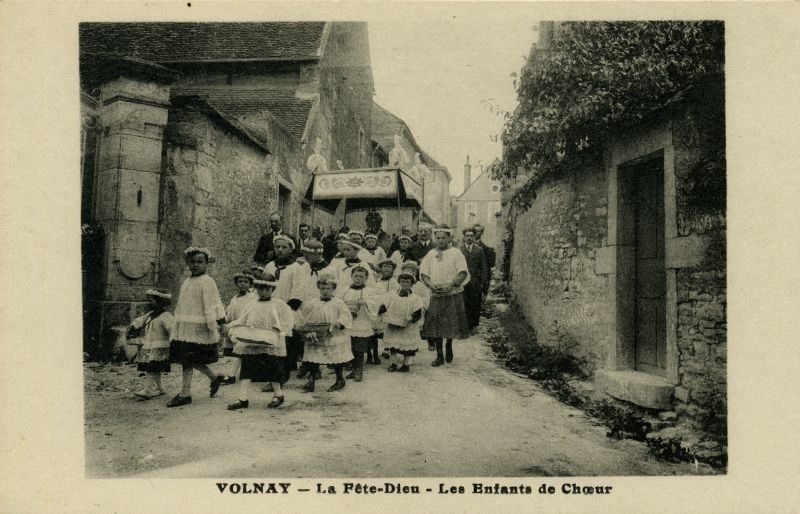 Volnay - la Fête-Dieu - Les Enfants de Choeur