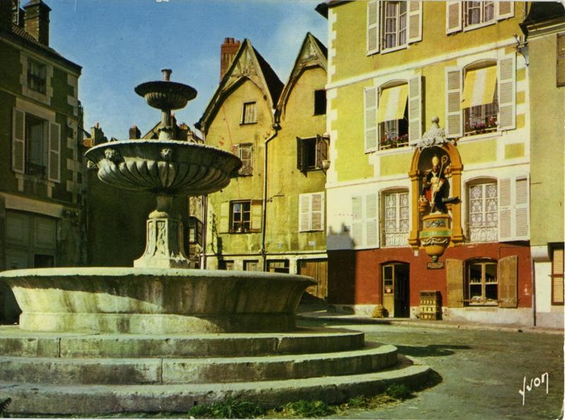 Fontaine et statue de Saint-Nicolas//89000 AUXERRE (Yonne)