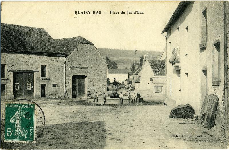BLAIZY-BAS - Place du Jet. d'Eau.