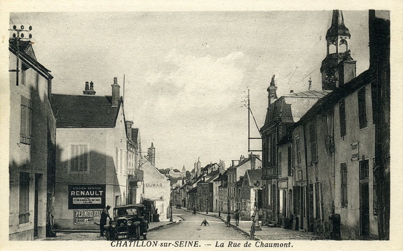 CHATILLON-sur-SEINE. La rue de Chaumont