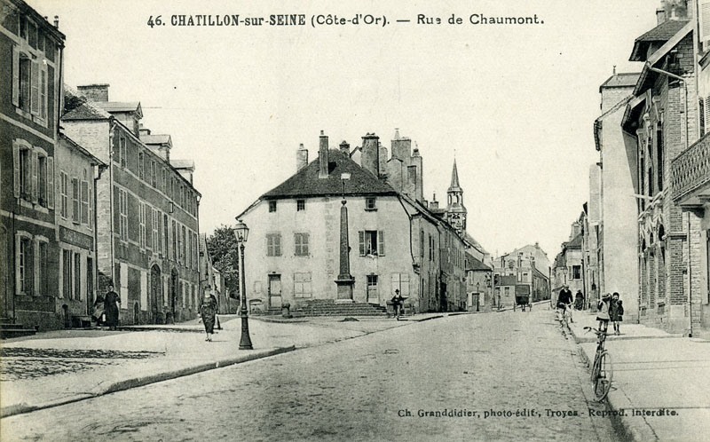 40. CHATILLON-sur-SEINE (Côte d'Or). - Rue de Chaumont