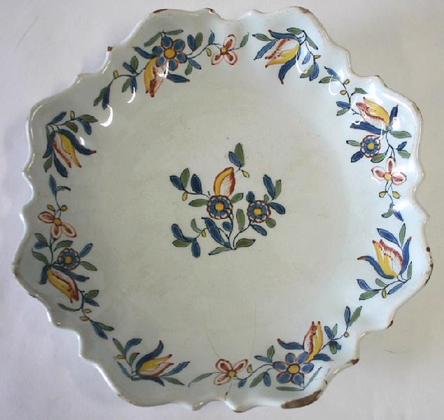 Assiette à décor floral (assiette creuse)