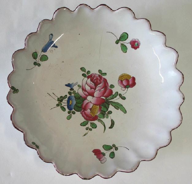 Compotier à décor floral et contour polylobé