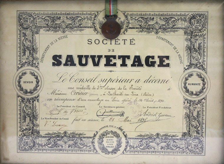 Diplôme et médaille de 3ème classe de la Société des sauveteurs de la Nièvre