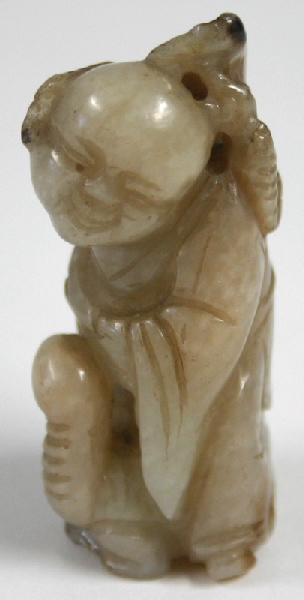 Moine chinois assis sur une tortue