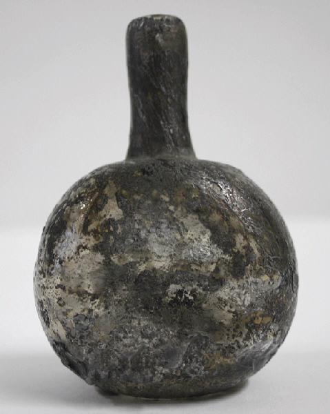 Petit vase soliflore à panse sphérique aplatie