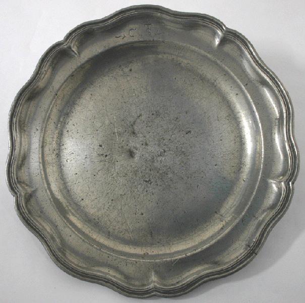 Plat circulaire et chantourné