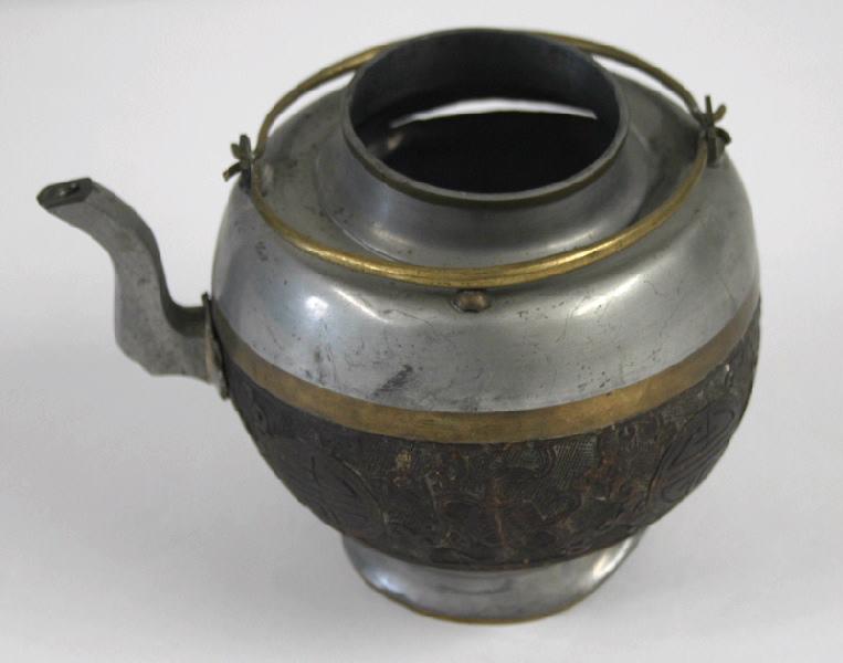 Théière à décor asiatique