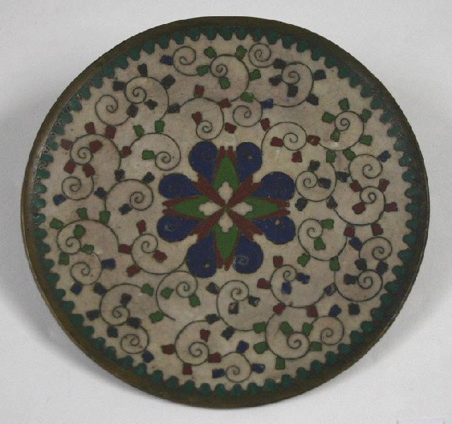 Soucoupe à décor de volutes