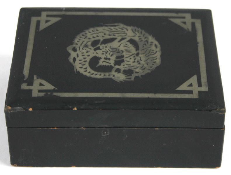 Coffret décoré d'un dragon