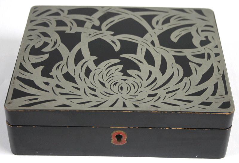 Coffret à décor végétal