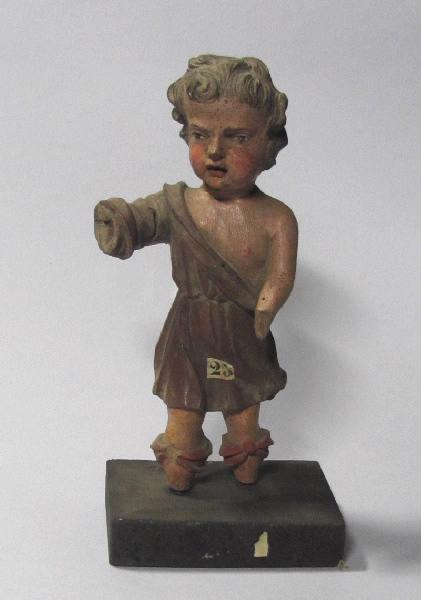 Enfant vêtu d'une toge brune