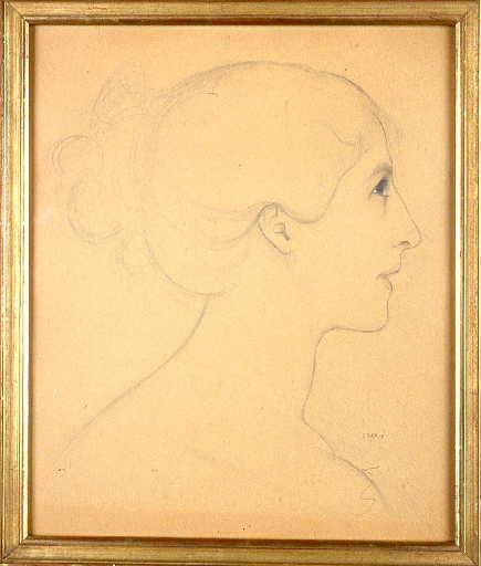 Tête de femme coiffée d'un chignon