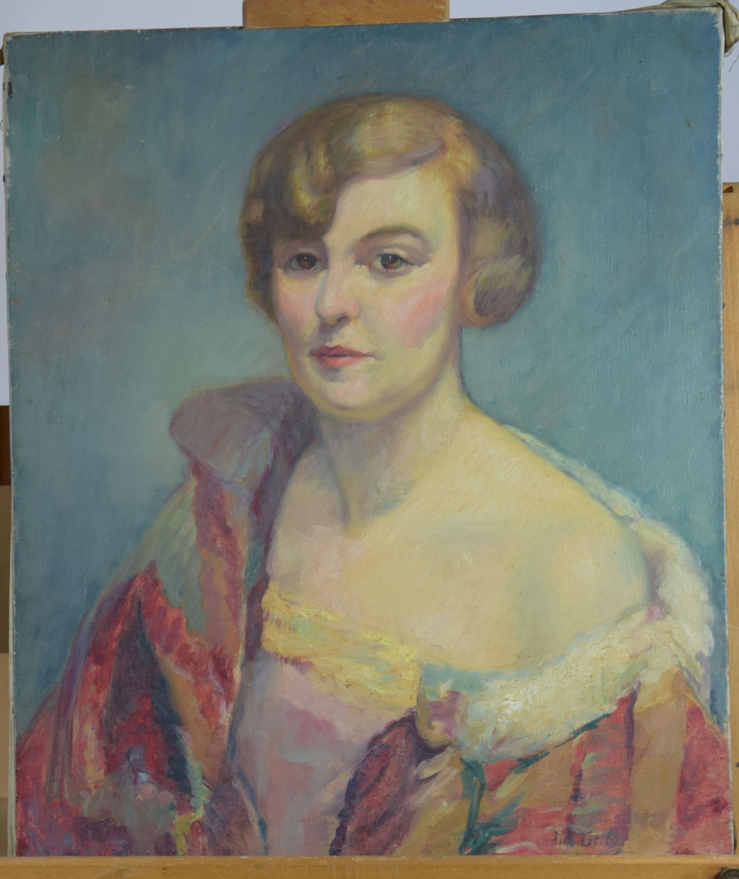 Portrait de femme à l'épaule dénudée