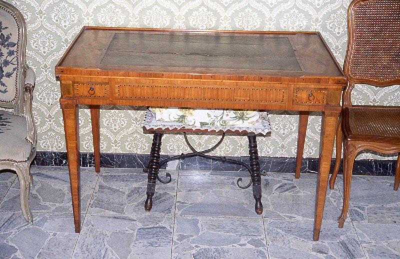 Table à écrire et de tric-trac