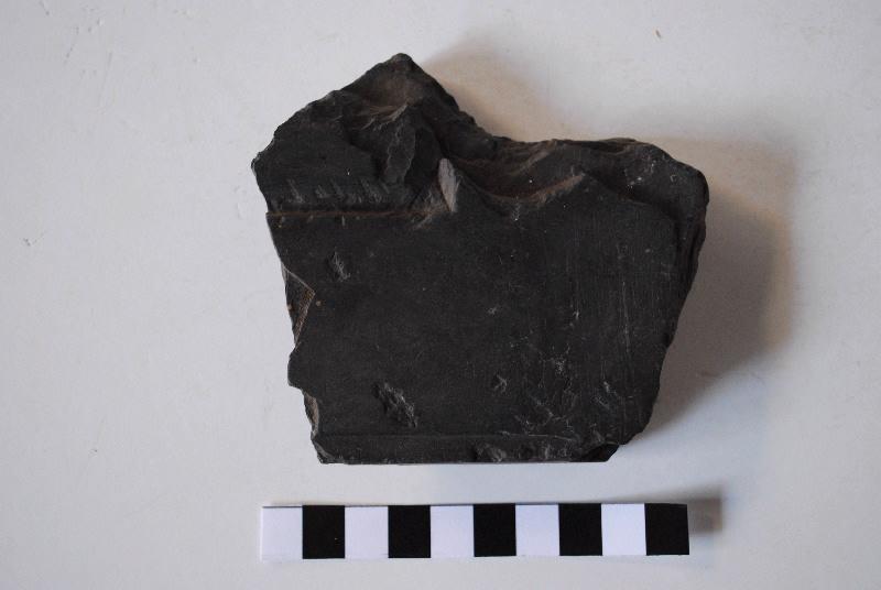 Fragment de panneau taillé et mouluré