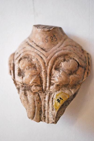 Déesse-mère ou nourrice aux deux nourrissons