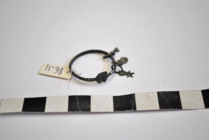 Bague en bronze à pendeloques