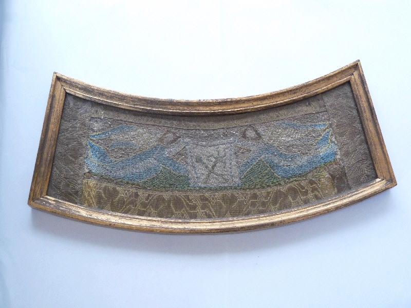 Orfroi de vêtement liturgique : Instruments de la Passion